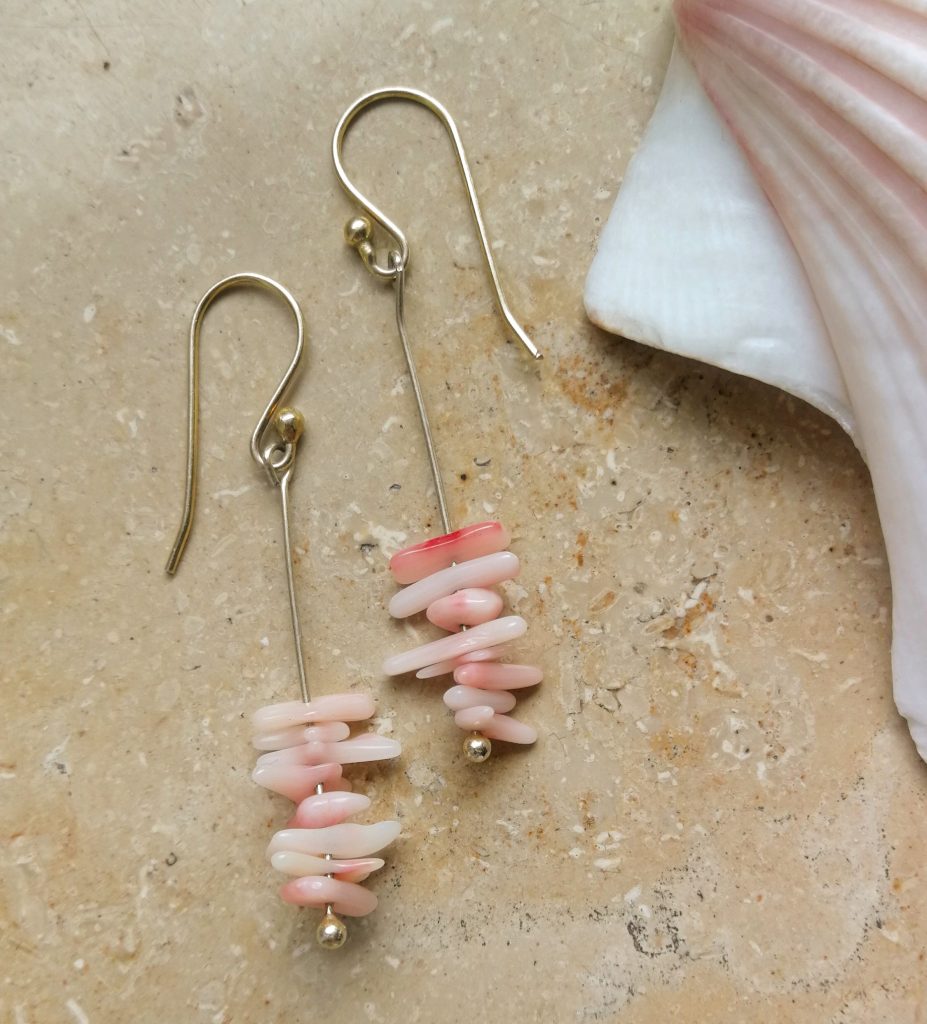 WUNDERVOLL Dangling Corals Earrings